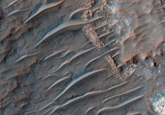 کشف شگفت انگیز مریخ نورد چینی در سیاره سرخ، عکس