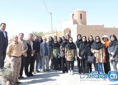 بازدید دانشجویان دانشگاه سمنان از روستای هدف گردشگری بیابانک